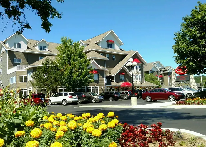 Cherry Tree Inn & Suites Traverse City